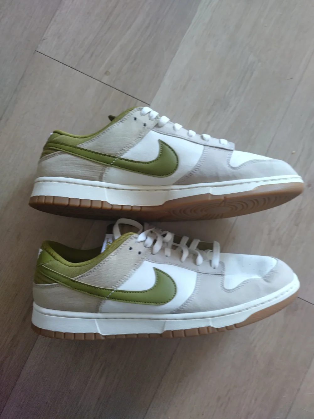 Nike Men’s White and Olive Green Low-Top Sneakers